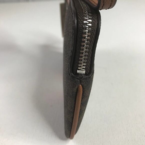 Michael Kors Jet Set Travel Wristlet NWT - Picture 6 of 6